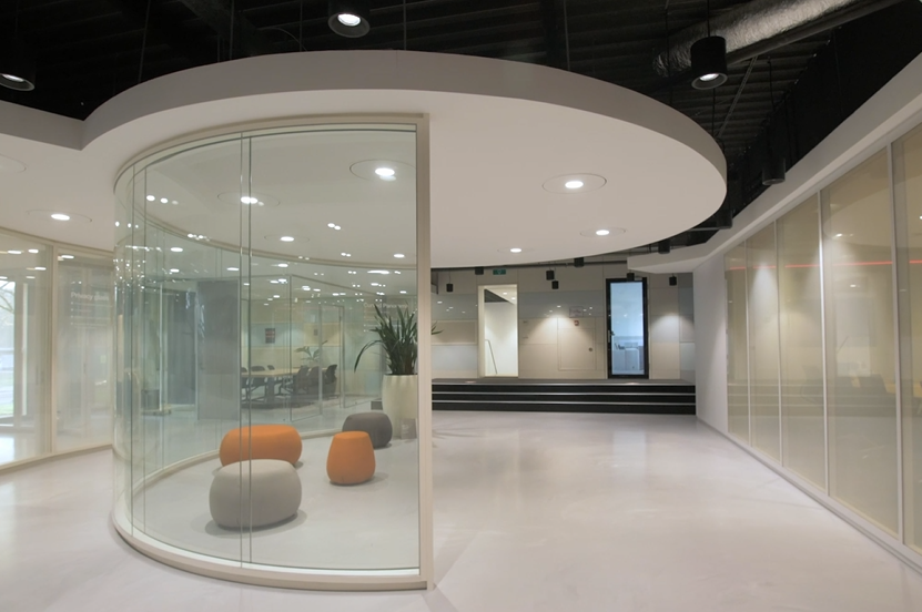 马尔斯maars Panorama 弧形玻璃隔断墙，助您打造个性化办公空间
